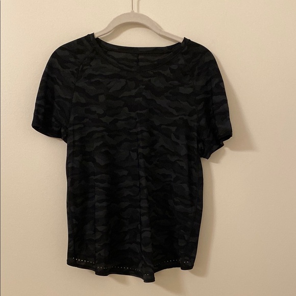 Lululemon Black Camouflage T-Shirt - Picture 1 of 3